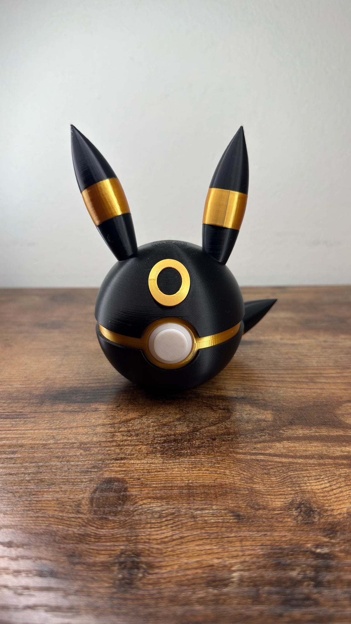 Umbreon Poké Ball – Pokémon-Inspired Display Stand