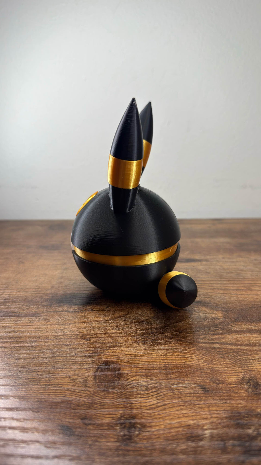 Umbreon Poké Ball – Pokémon-Inspired Display Stand