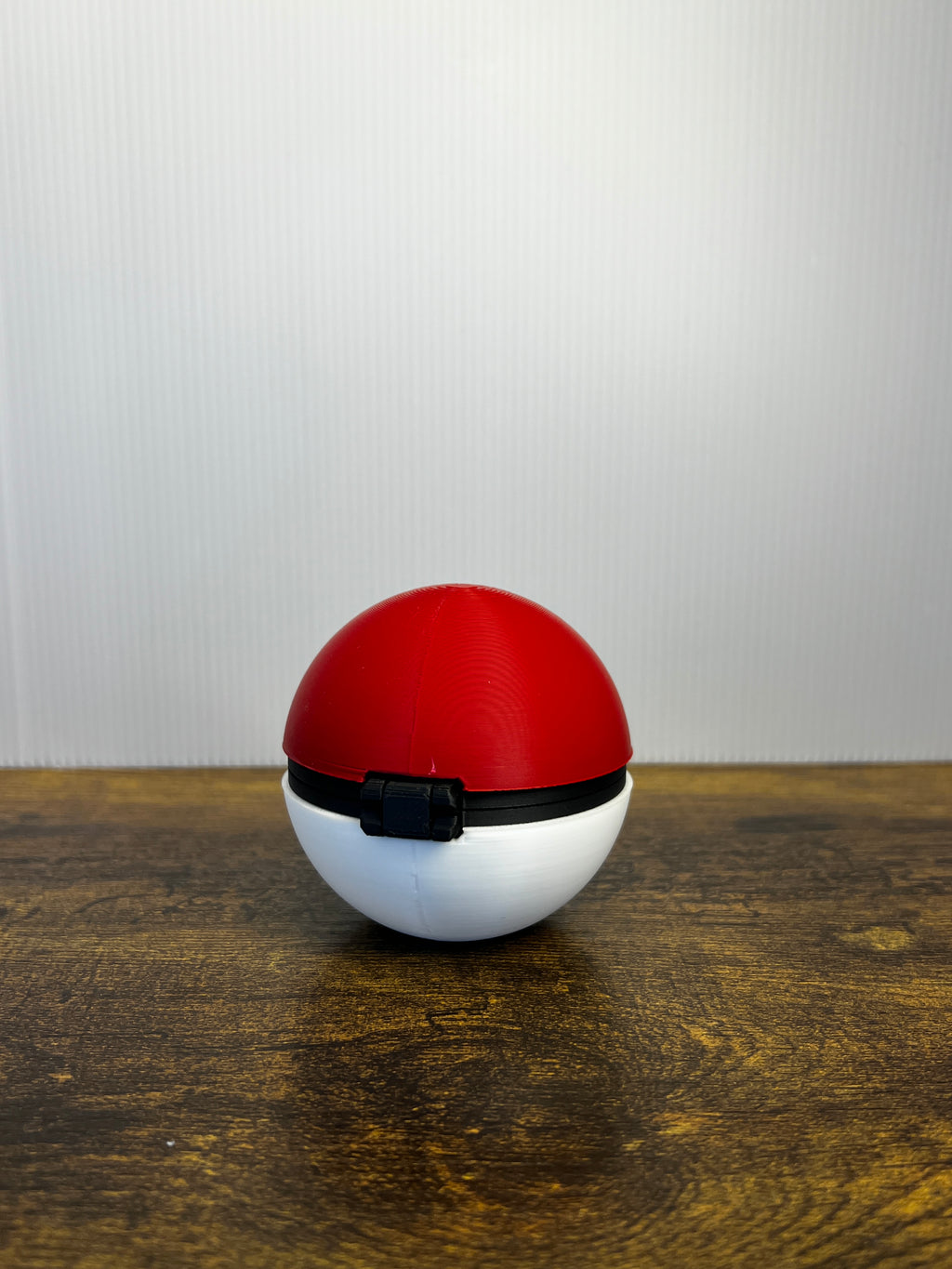 Classic Poké Ball – Pokémon-Inspired Display Stand