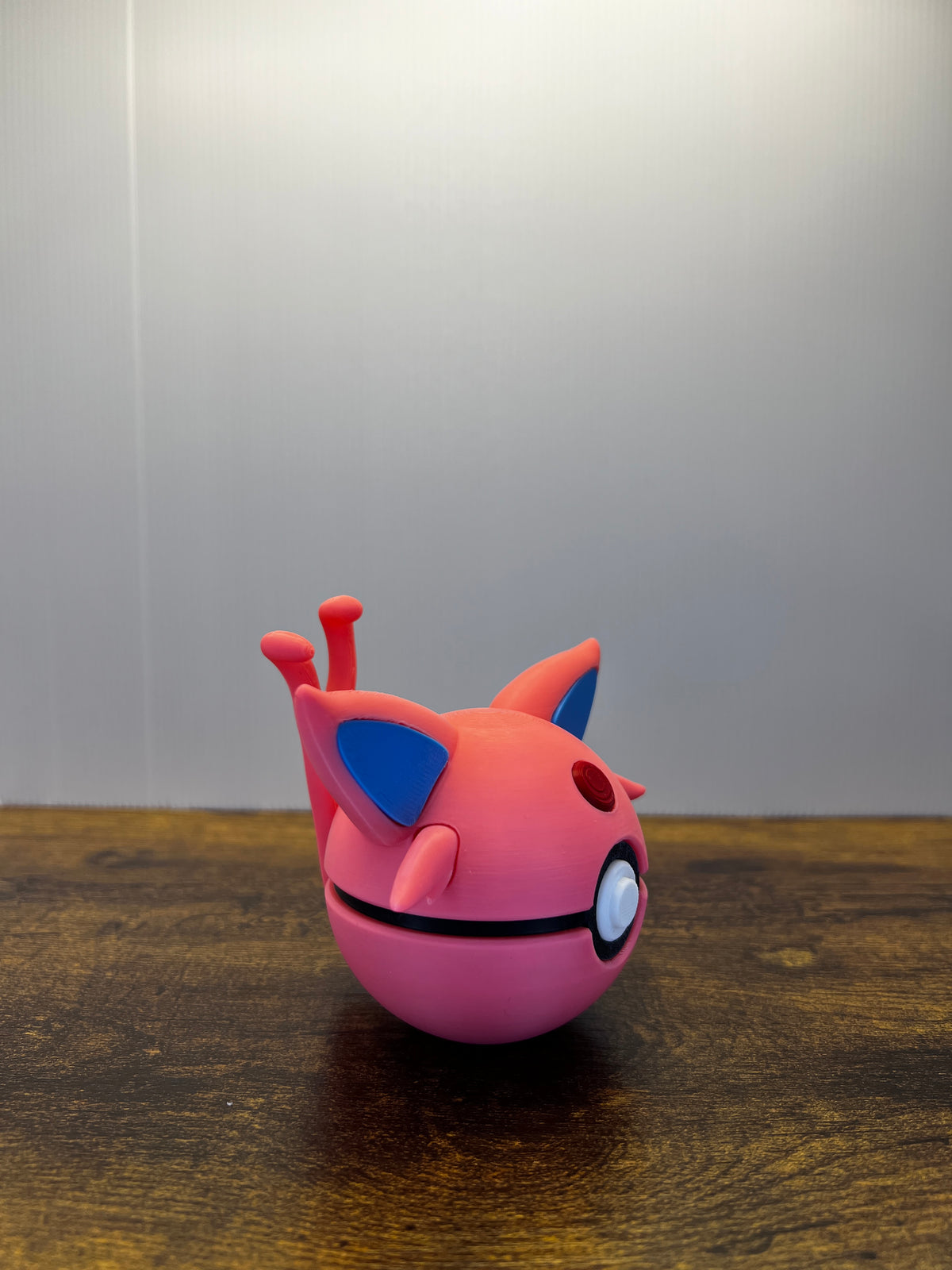 Espeon Poké Ball – Pokémon-Inspired Display Stand