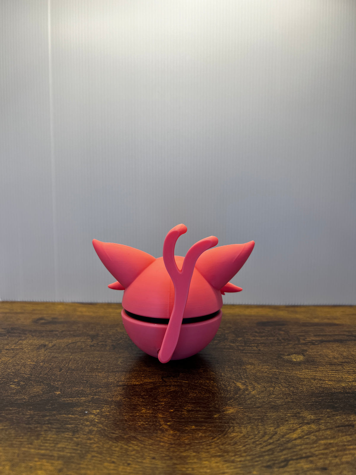 Espeon Poké Ball – Pokémon-Inspired Display Stand