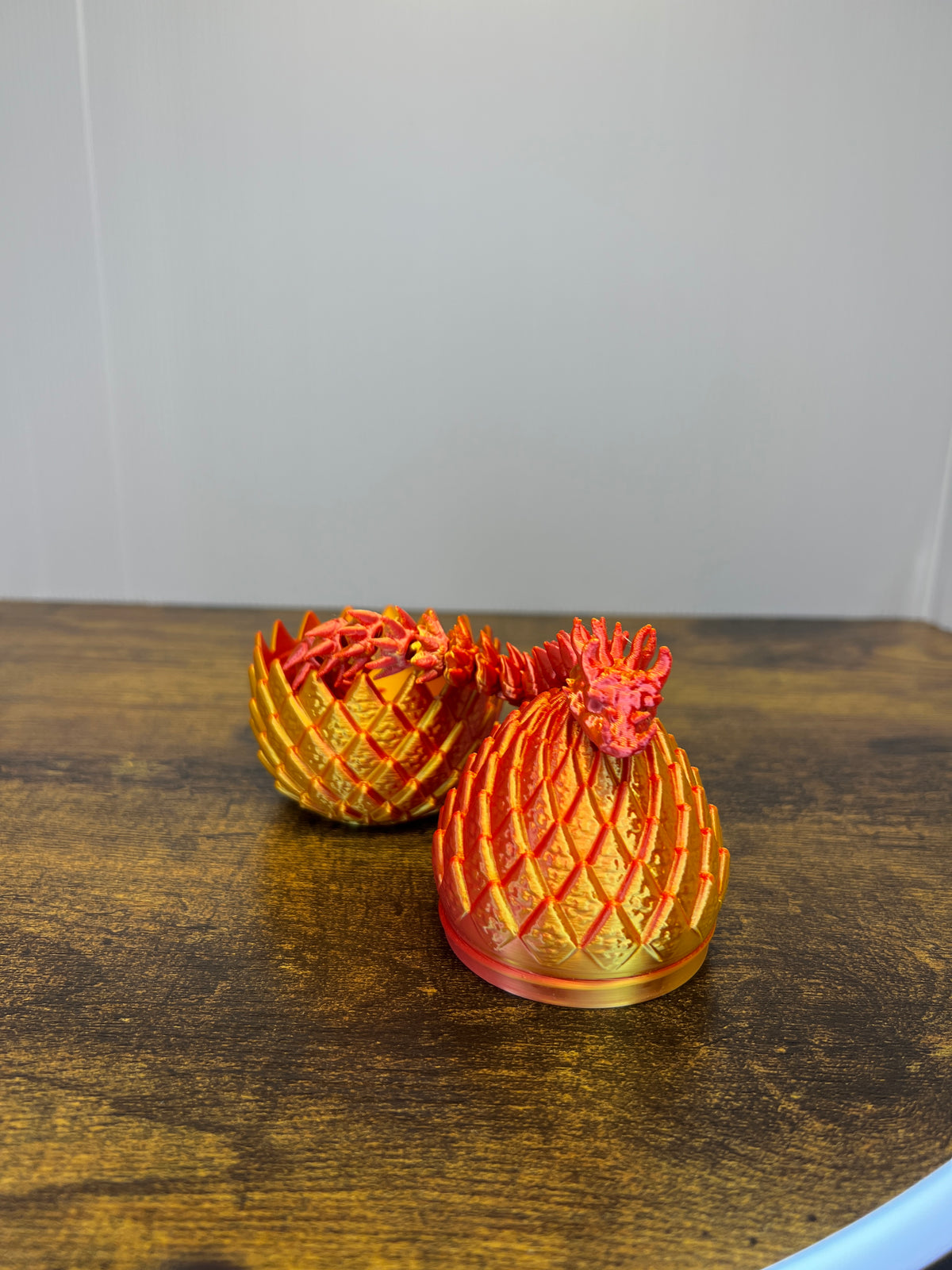 Dragon Egg with Articulated Baby Dragon — Twist-Open Display Set