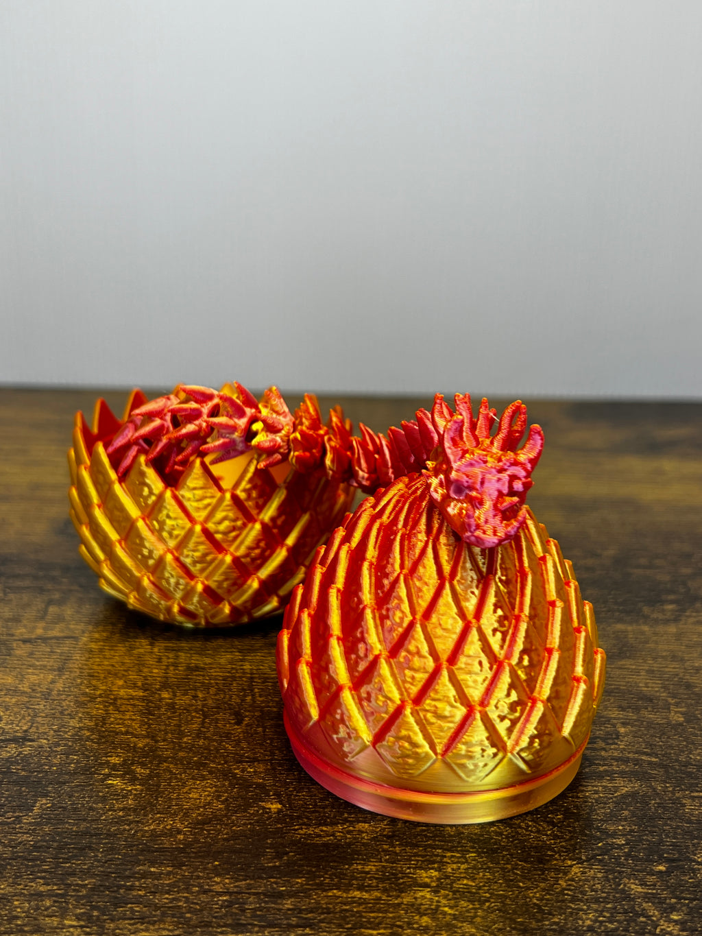 Dragon Egg with Articulated Baby Dragon — Twist-Open Display Set