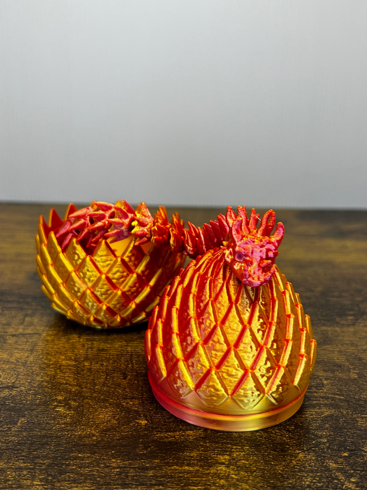 Dragon Egg with Articulated Baby Dragon — Twist-Open Display Set