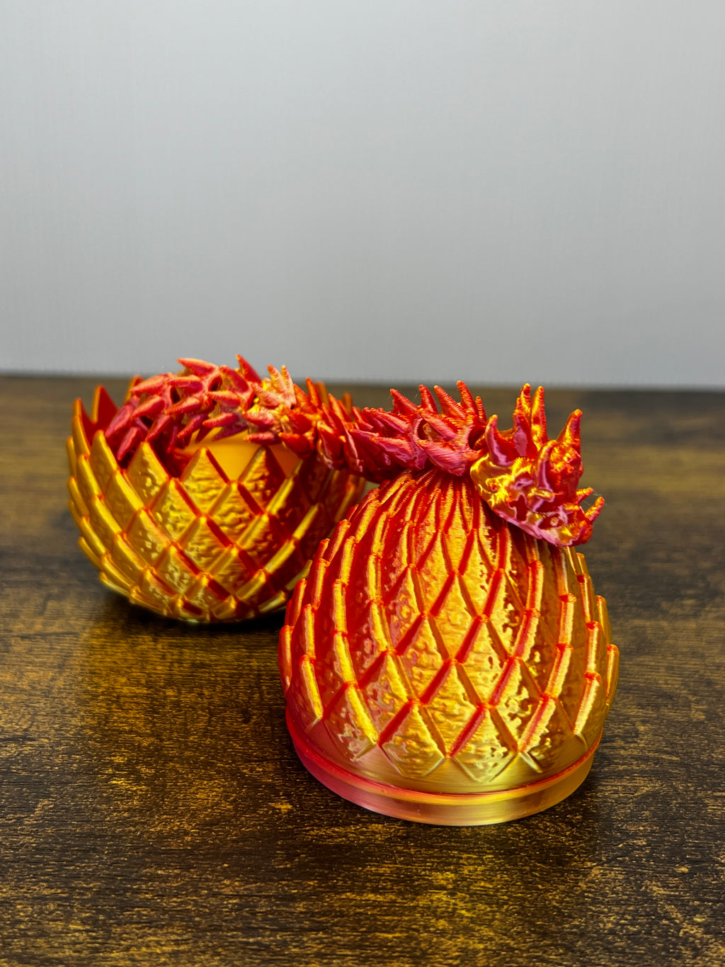 Dragon Egg with Articulated Baby Dragon — Twist-Open Display Set