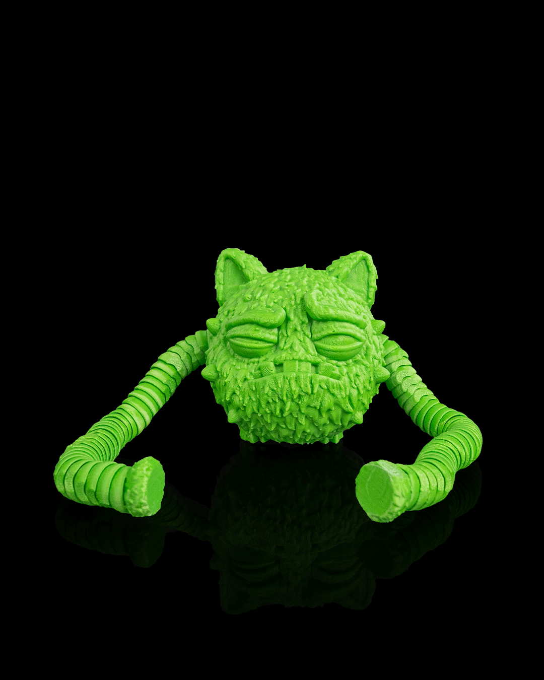 Mibbin — Grumpy Articulated Monster Fidget Keychain / Statuette